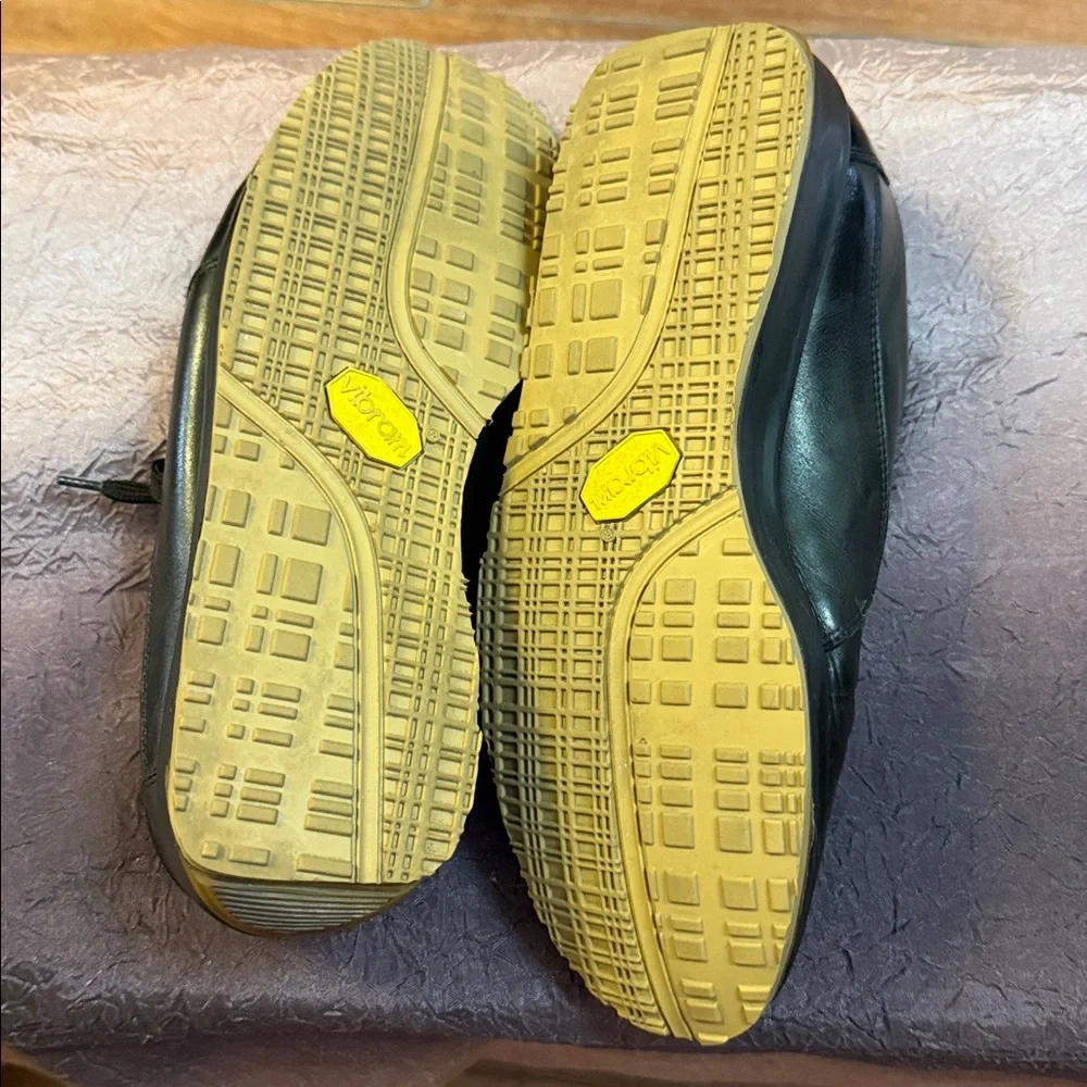 Authentic Louis Vuitton black sneakers 36 EU‎ 6 US